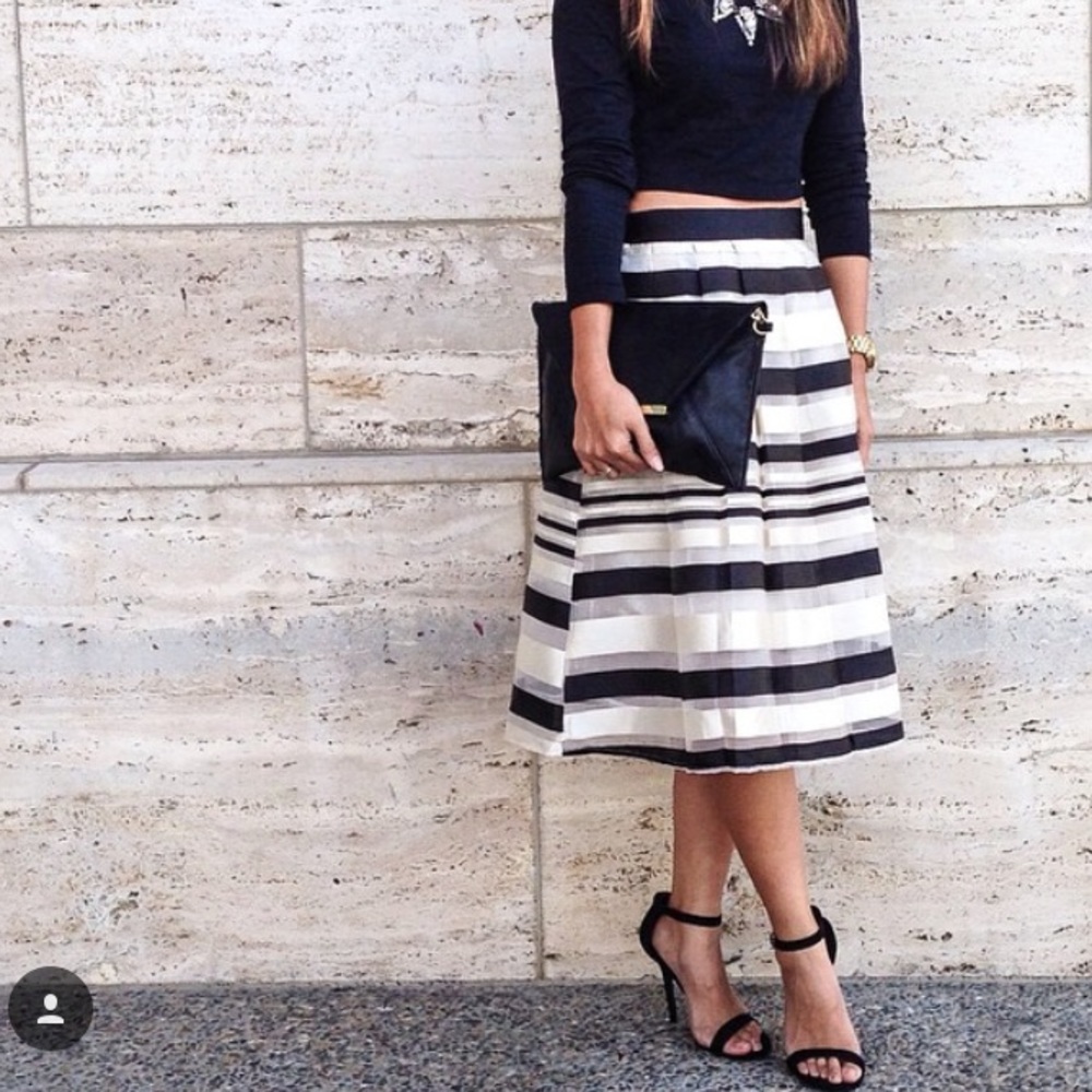 Lulu’s black stripe skirt
